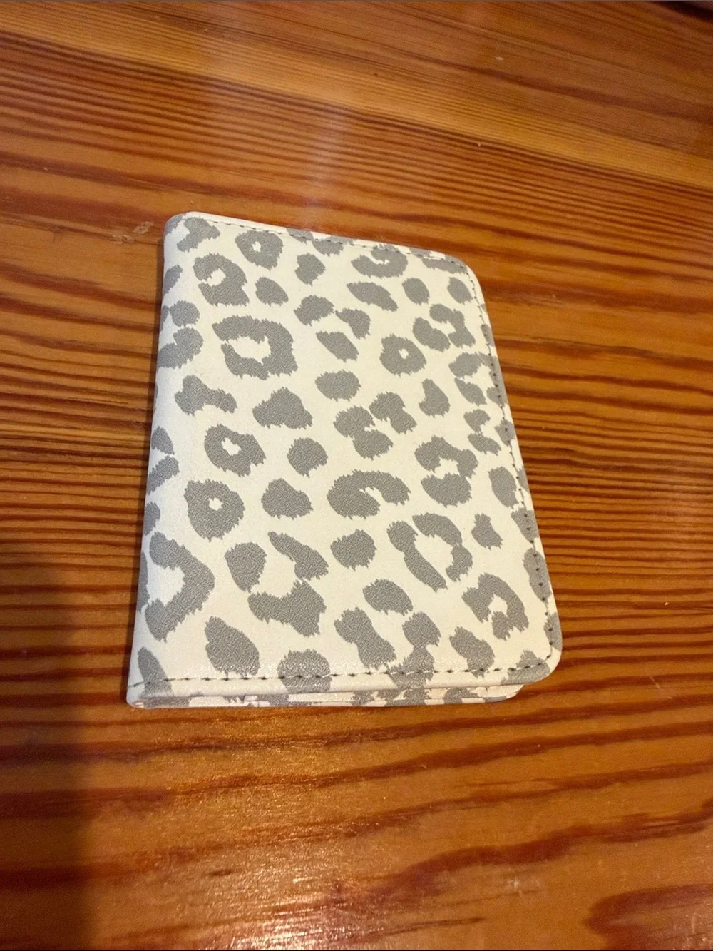 Leopard Print magnetic Wallet phone wallet in Gray and White never used